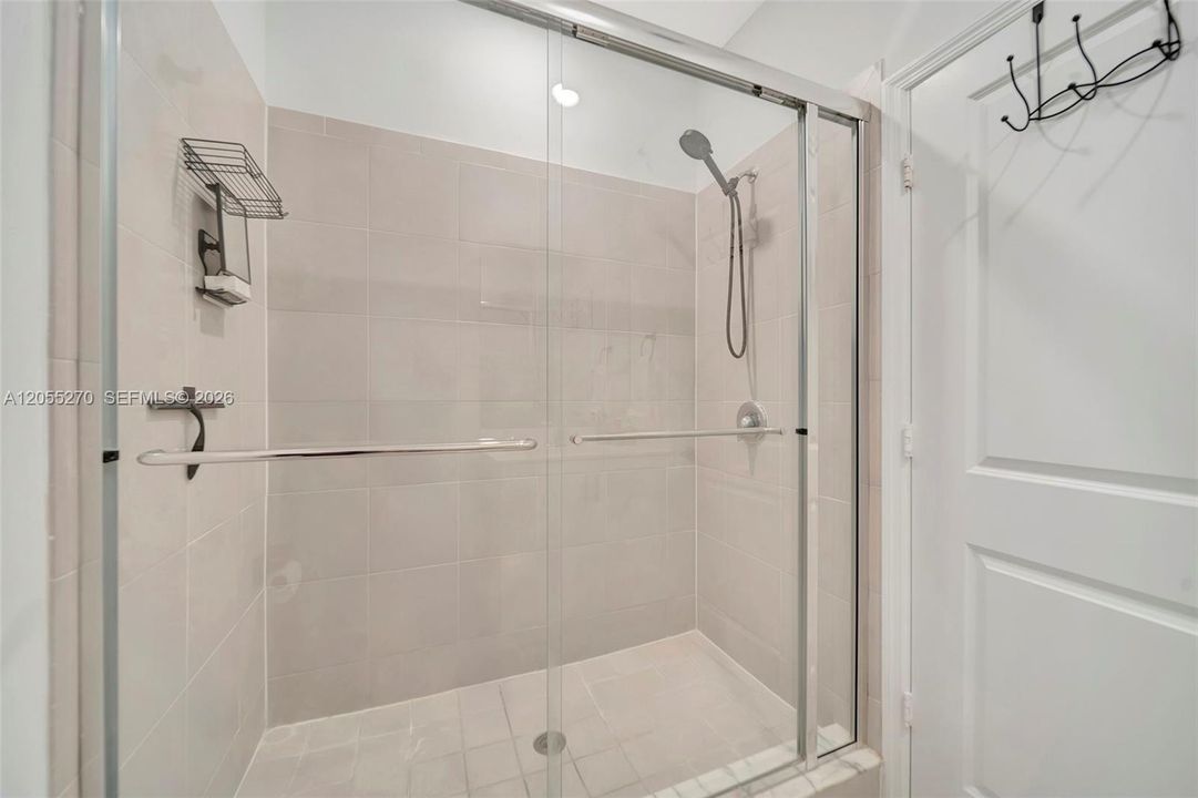 En Venta: $595,000 (4 camas, 3 baños, 2655 Pies cuadrados)