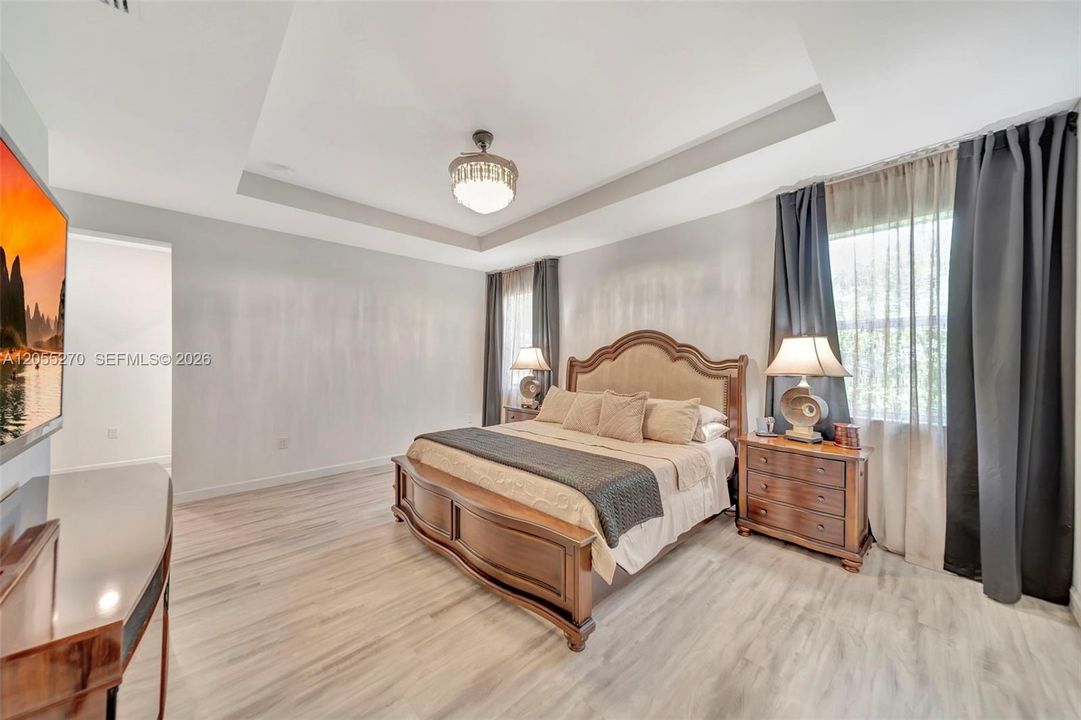 En Venta: $595,000 (4 camas, 3 baños, 2655 Pies cuadrados)