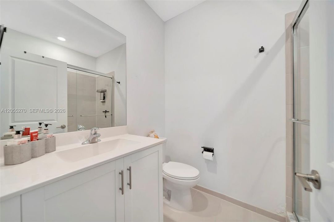 En Venta: $595,000 (4 camas, 3 baños, 2655 Pies cuadrados)