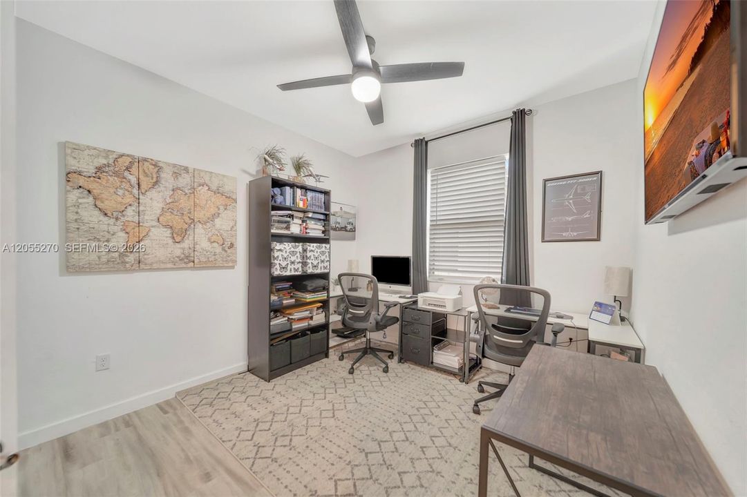 En Venta: $595,000 (4 camas, 3 baños, 2655 Pies cuadrados)