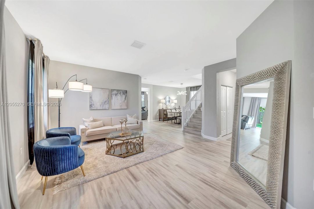 En Venta: $595,000 (4 camas, 3 baños, 2655 Pies cuadrados)