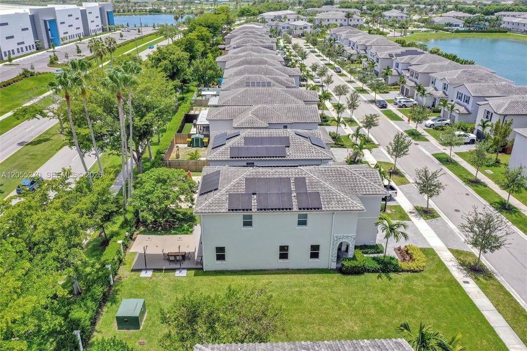 En Venta: $595,000 (4 camas, 3 baños, 2655 Pies cuadrados)
