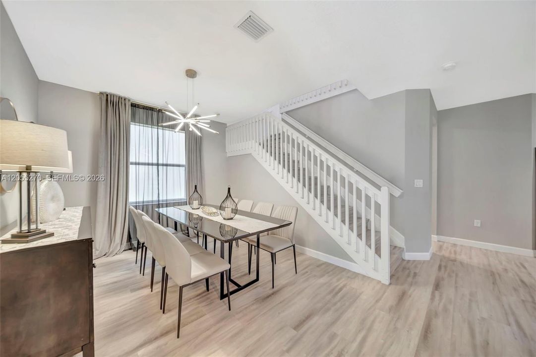 En Venta: $595,000 (4 camas, 3 baños, 2655 Pies cuadrados)