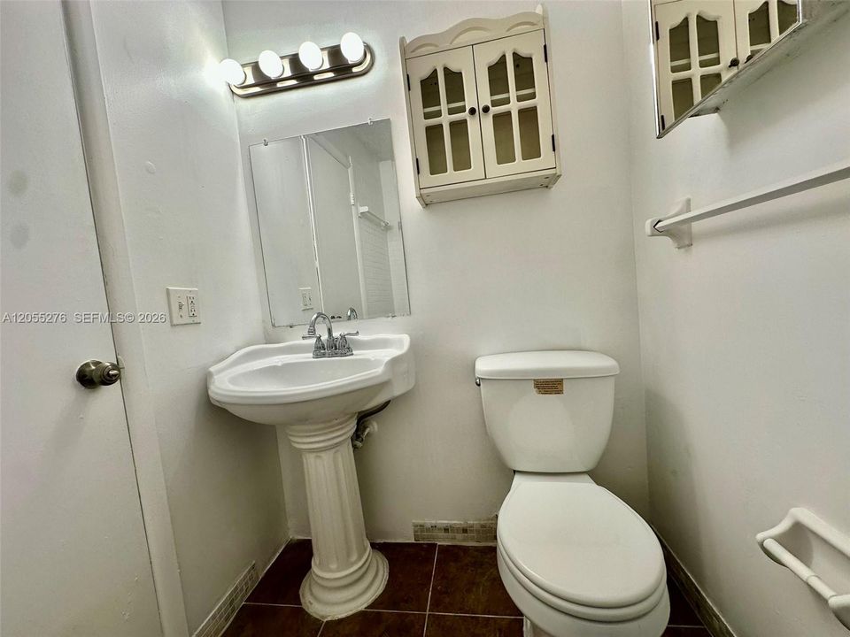 На продажу: $148,000 (2 спален, 2 ванн, 1060 Квадратных фут)