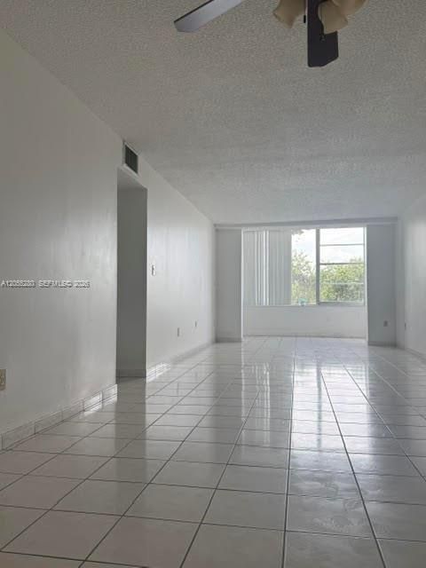 For Sale: $275,000 (2 beds, 2 baths, 1095 Square Feet)