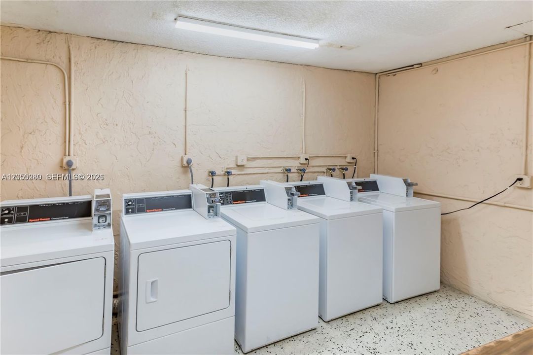 For Sale: $275,000 (2 beds, 2 baths, 1095 Square Feet)