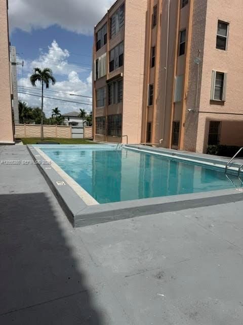 For Sale: $275,000 (2 beds, 2 baths, 1095 Square Feet)