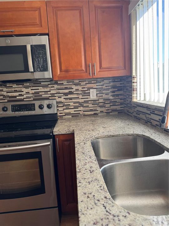 For Rent: $1,795 (2 beds, 2 baths, 980 Square Feet)
