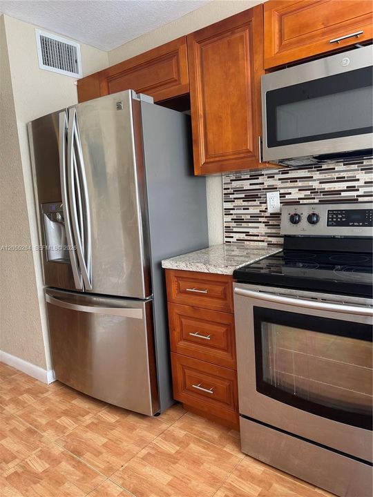 For Rent: $1,795 (2 beds, 2 baths, 980 Square Feet)