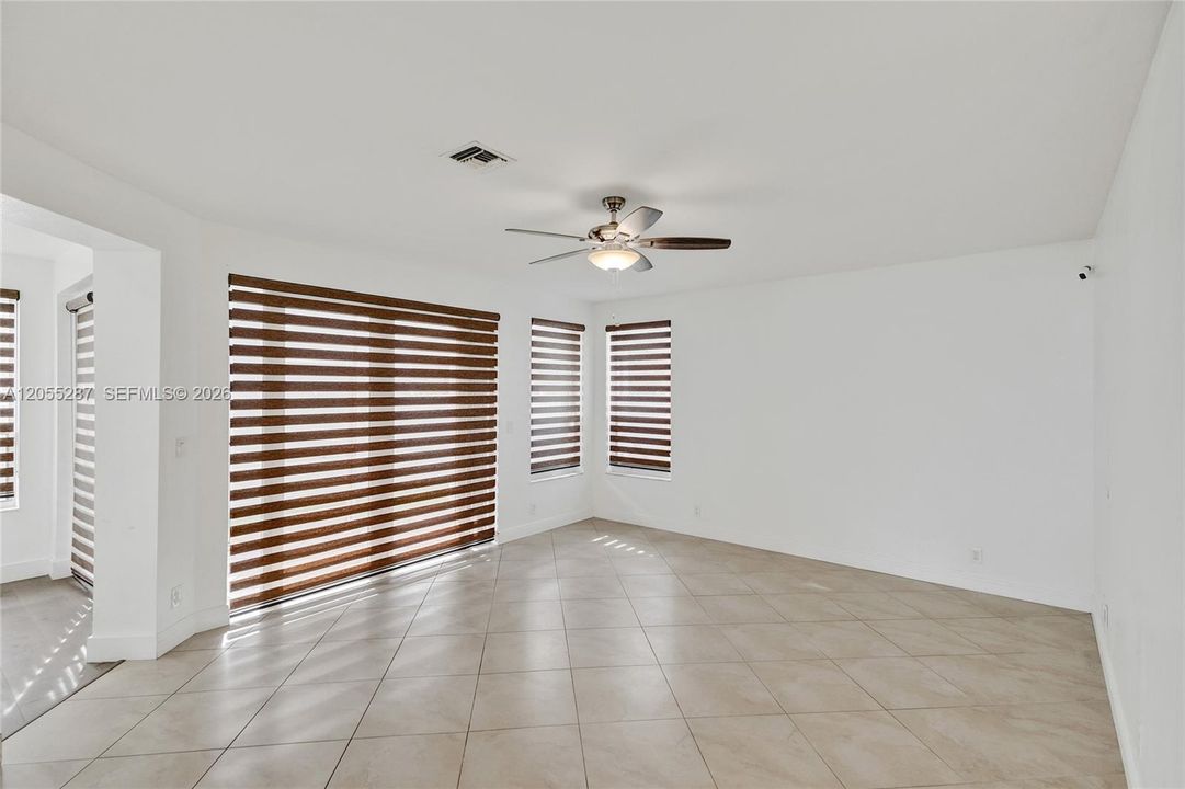 Activo con contrato: $6,000 (4 camas, 3 baños, 3036 Pies cuadrados)