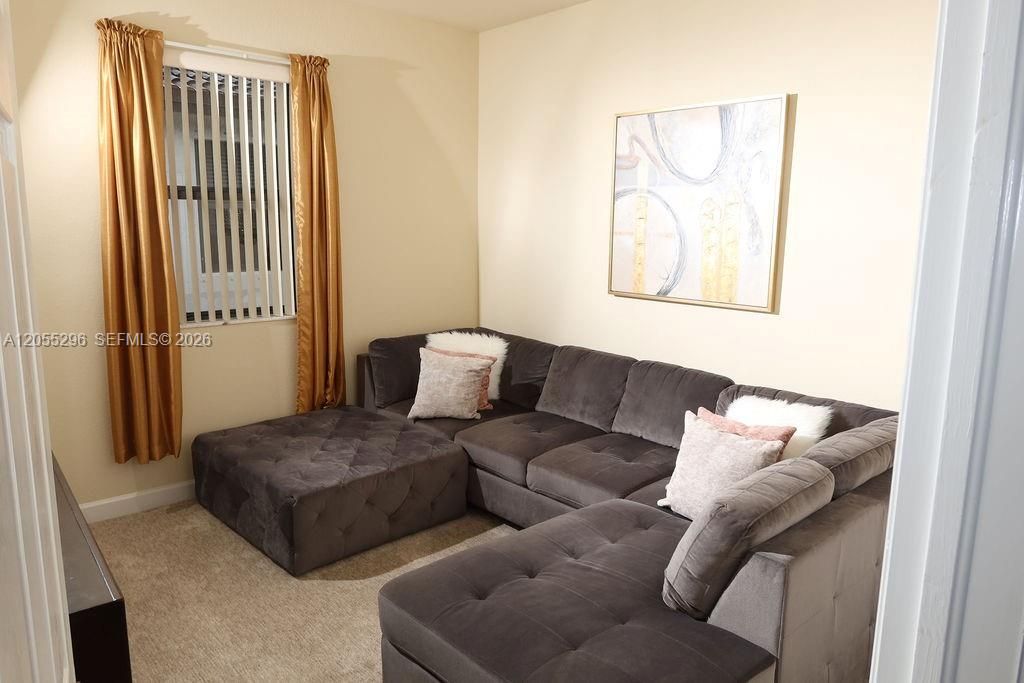 En Venta: $685,000 (5 camas, 3 baños, 3340 Pies cuadrados)