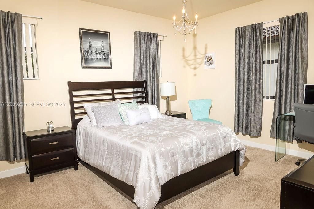 En Venta: $685,000 (5 camas, 3 baños, 3340 Pies cuadrados)