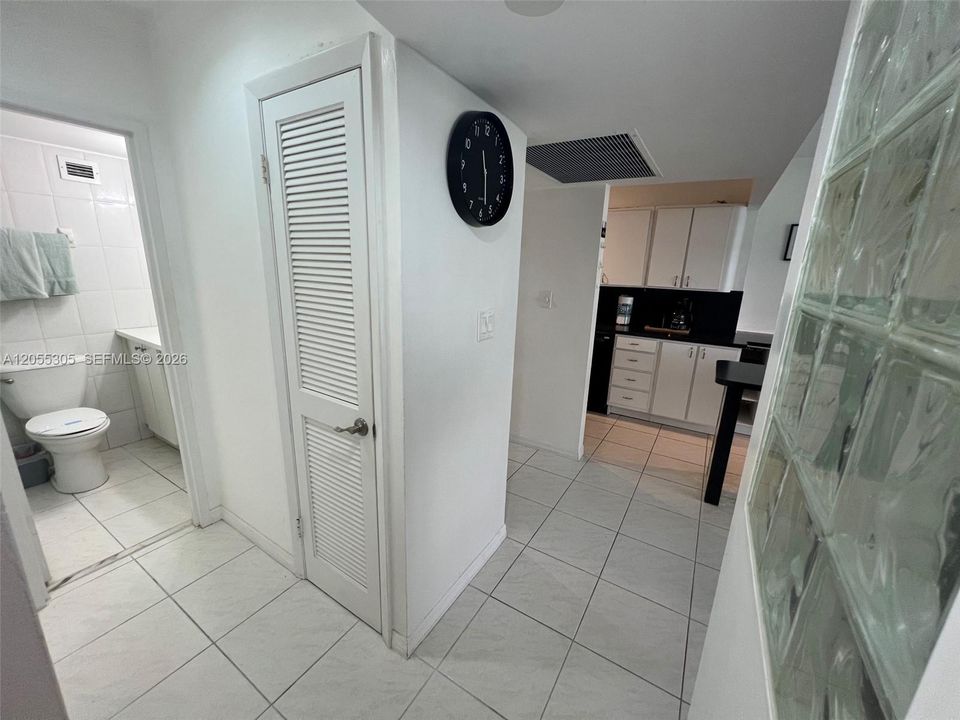 For Sale: $599,000 (1 beds, 1 baths, 700 Square Feet)