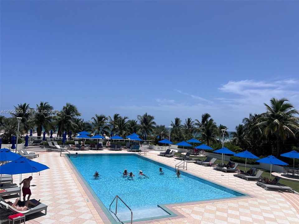 For Sale: $599,000 (1 beds, 1 baths, 700 Square Feet)