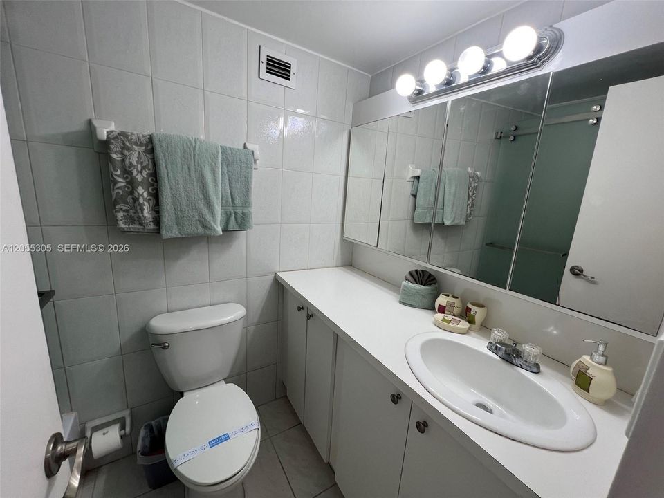For Sale: $599,000 (1 beds, 1 baths, 700 Square Feet)