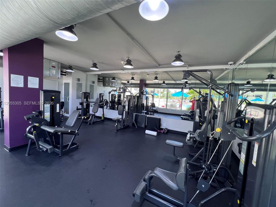 For Sale: $599,000 (1 beds, 1 baths, 700 Square Feet)