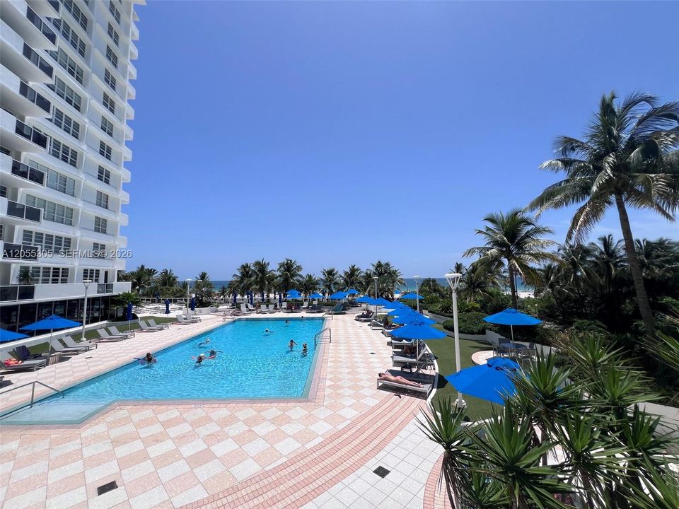 For Sale: $599,000 (1 beds, 1 baths, 700 Square Feet)