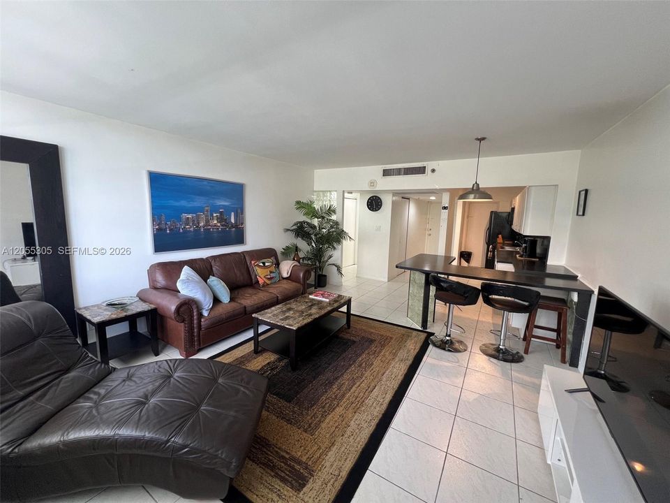 For Sale: $599,000 (1 beds, 1 baths, 700 Square Feet)