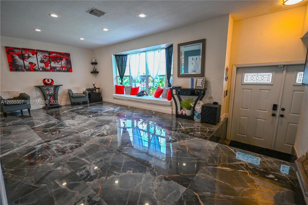 En Venta: $665,000 (3 camas, 2 baños, 1779 Pies cuadrados)