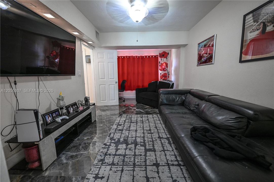 En Venta: $665,000 (3 camas, 2 baños, 1779 Pies cuadrados)