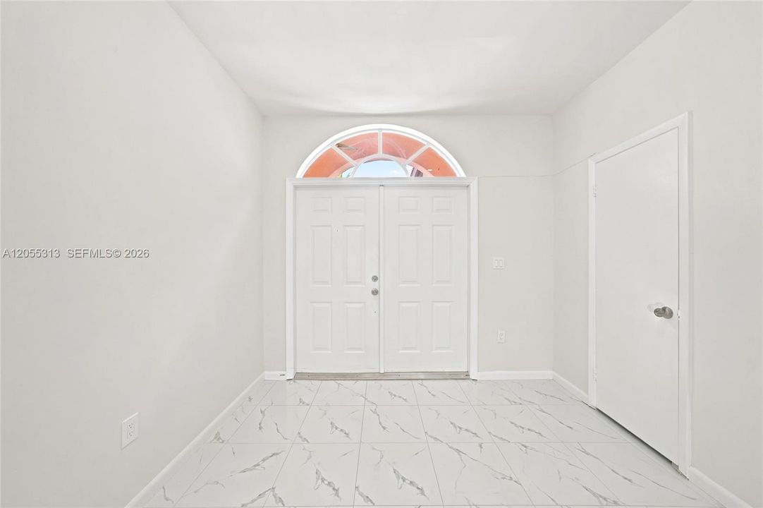 В аренду: $4,200 (4 спален, 2 ванн, 1812 Квадратных фут)