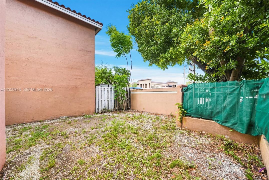 В аренду: $4,200 (4 спален, 2 ванн, 1812 Квадратных фут)