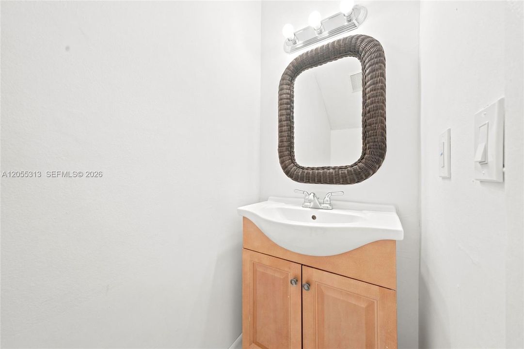 В аренду: $4,200 (4 спален, 2 ванн, 1812 Квадратных фут)