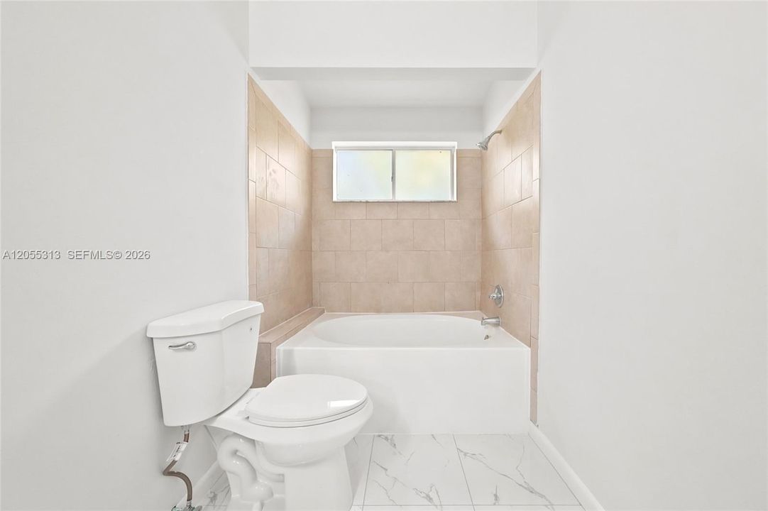 В аренду: $4,200 (4 спален, 2 ванн, 1812 Квадратных фут)