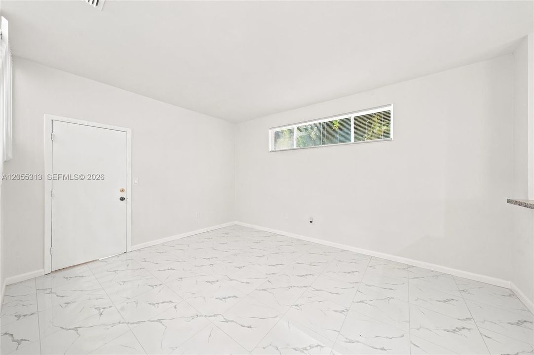 В аренду: $4,200 (4 спален, 2 ванн, 1812 Квадратных фут)