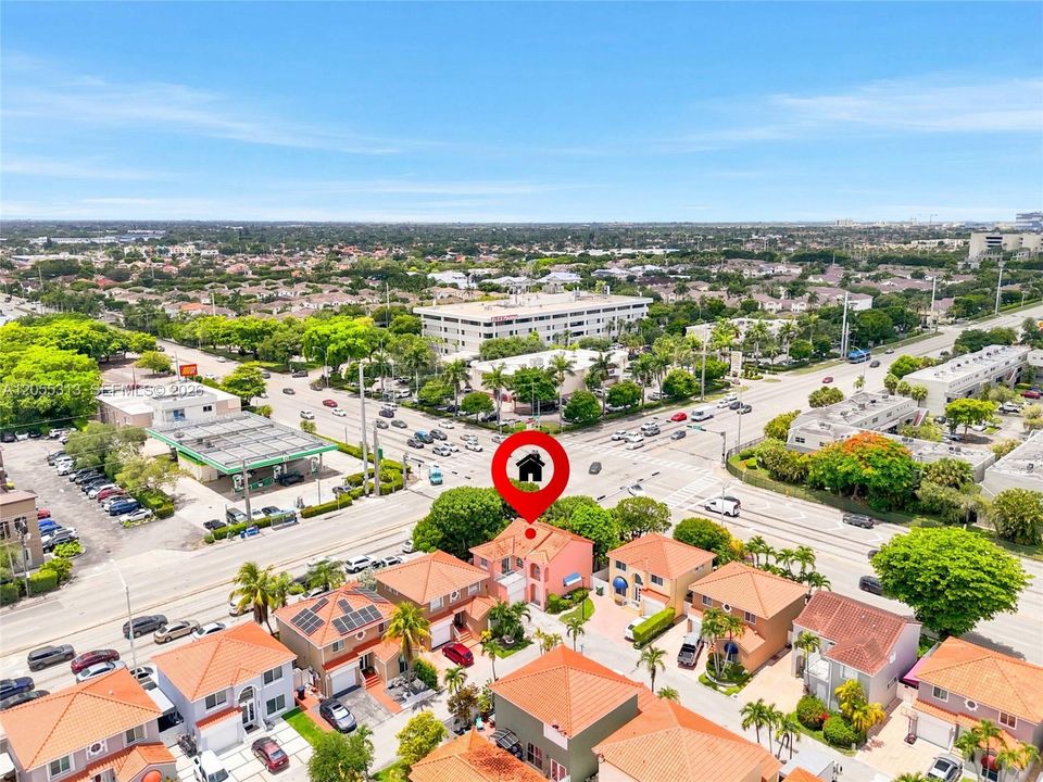 В аренду: $4,200 (4 спален, 2 ванн, 1812 Квадратных фут)