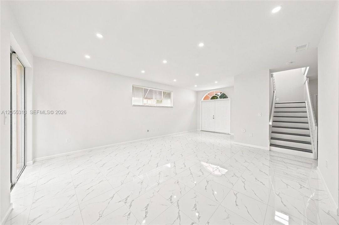 В аренду: $4,200 (4 спален, 2 ванн, 1812 Квадратных фут)