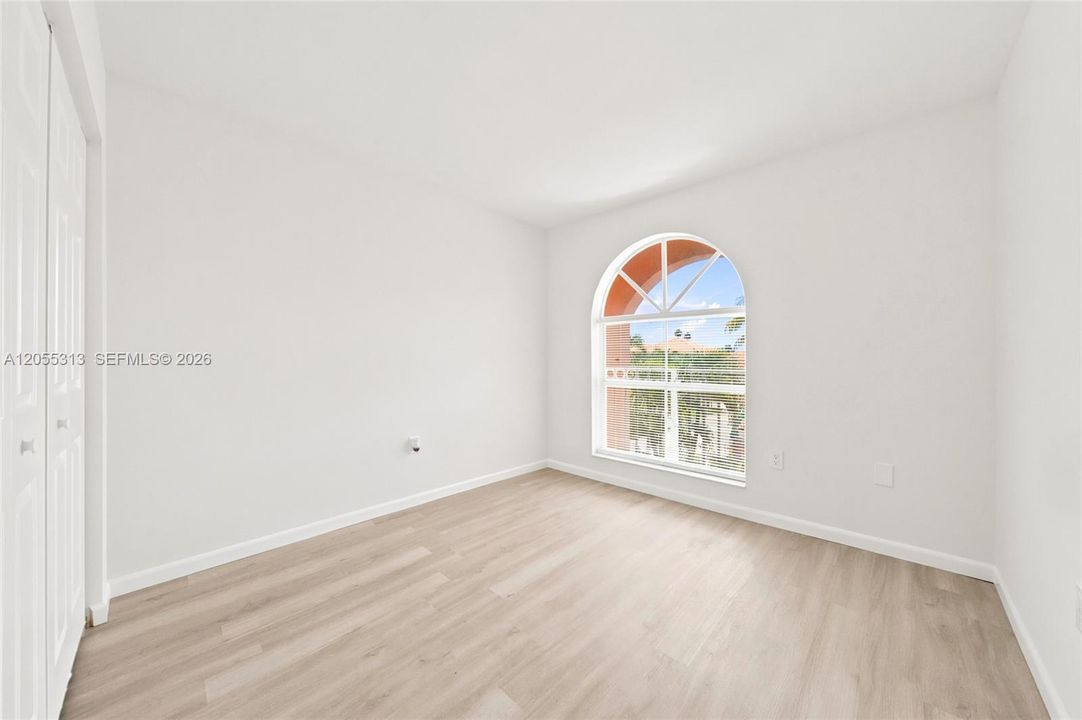 В аренду: $4,200 (4 спален, 2 ванн, 1812 Квадратных фут)