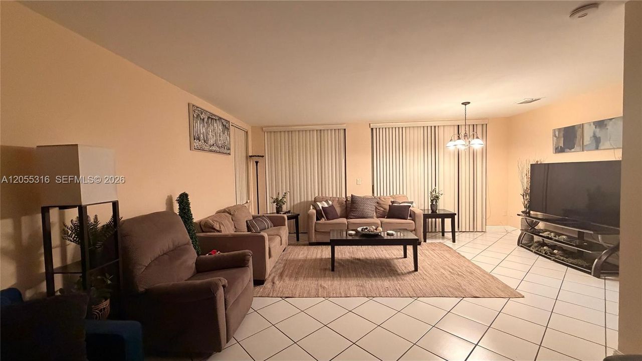 В аренду: $3,500 (3 спален, 2 ванн, 1741 Квадратных фут)