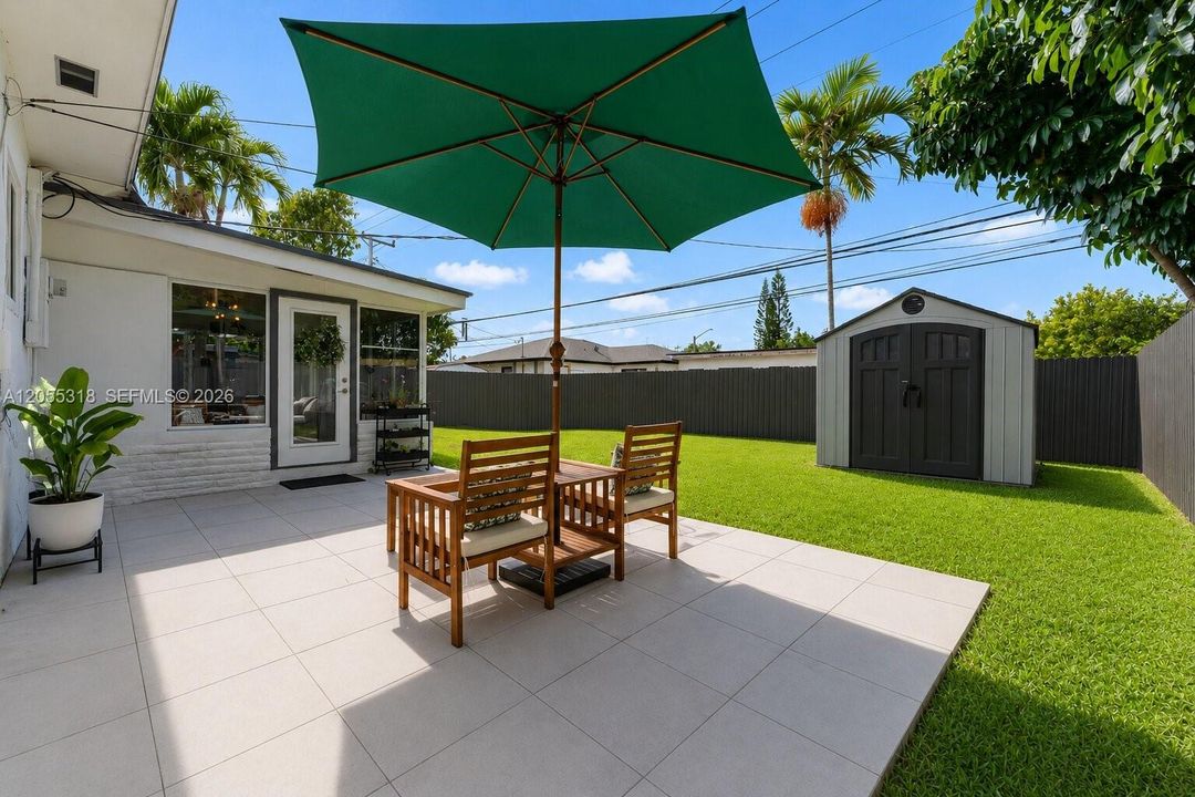 Active With Contract: $699,990 (2 beds, 1 baths, 1018 Square Feet)