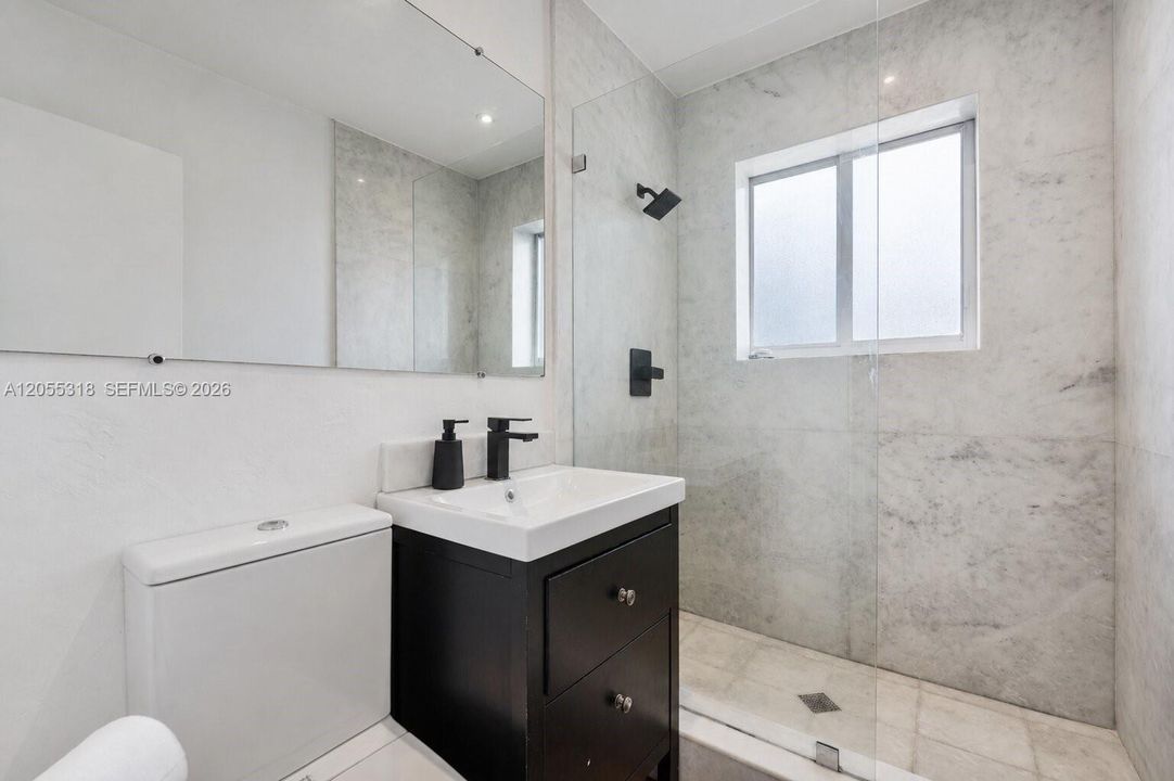 Active With Contract: $699,990 (2 beds, 1 baths, 1018 Square Feet)