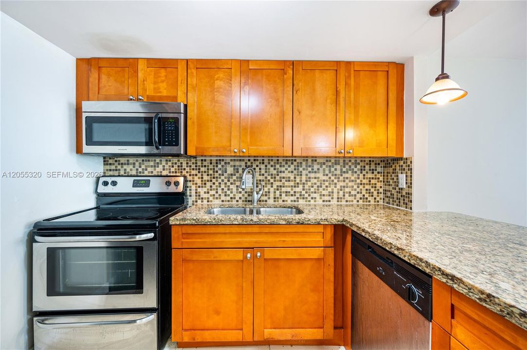 В аренду: $1,850 (1 спален, 1 ванн, 820 Квадратных фут)