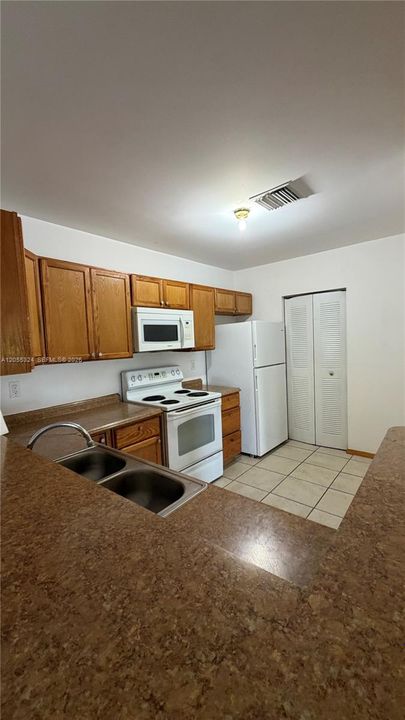 В аренду: $2,200 (2 спален, 2 ванн, 1114 Квадратных фут)