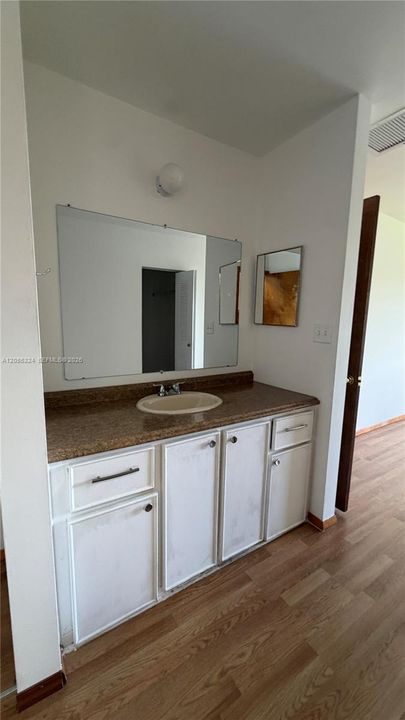 В аренду: $2,200 (2 спален, 2 ванн, 1114 Квадратных фут)