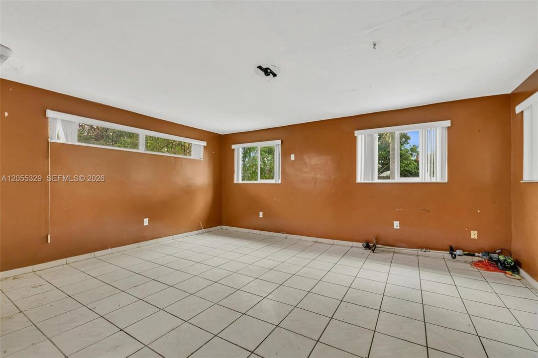 For Sale: $560,000 (3 beds, 2 baths, 1688 Square Feet)
