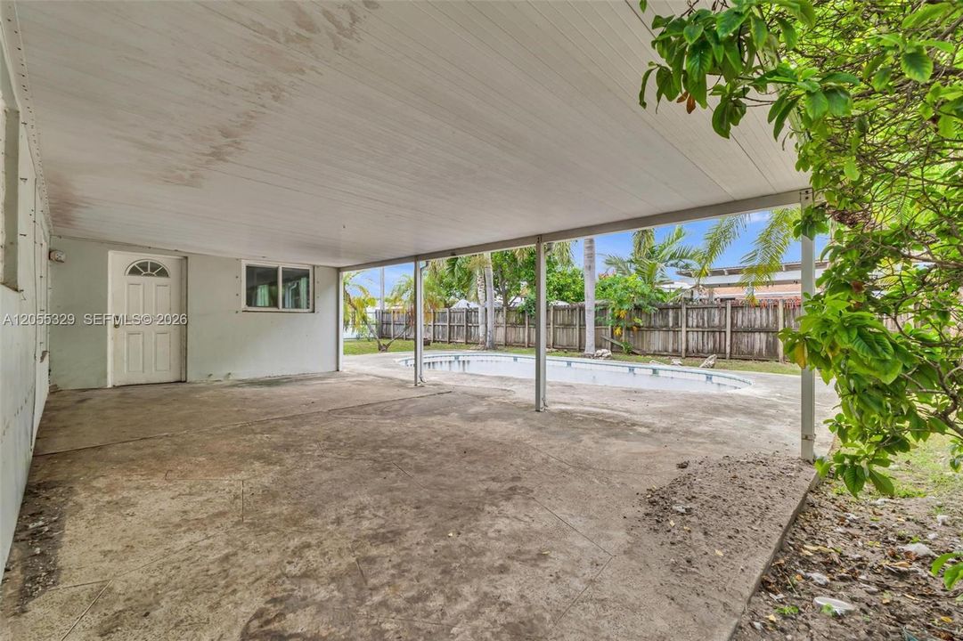 For Sale: $560,000 (3 beds, 2 baths, 1688 Square Feet)