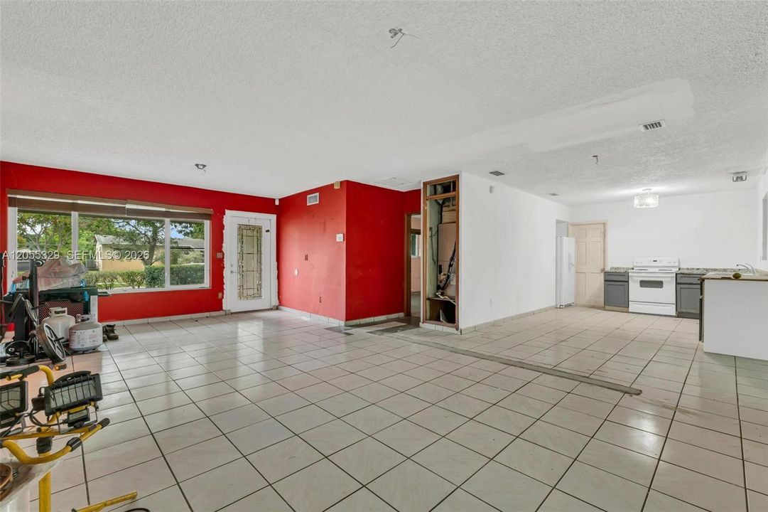 For Sale: $560,000 (3 beds, 2 baths, 1688 Square Feet)