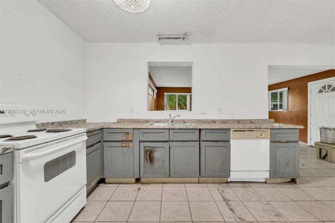 For Sale: $560,000 (3 beds, 2 baths, 1688 Square Feet)
