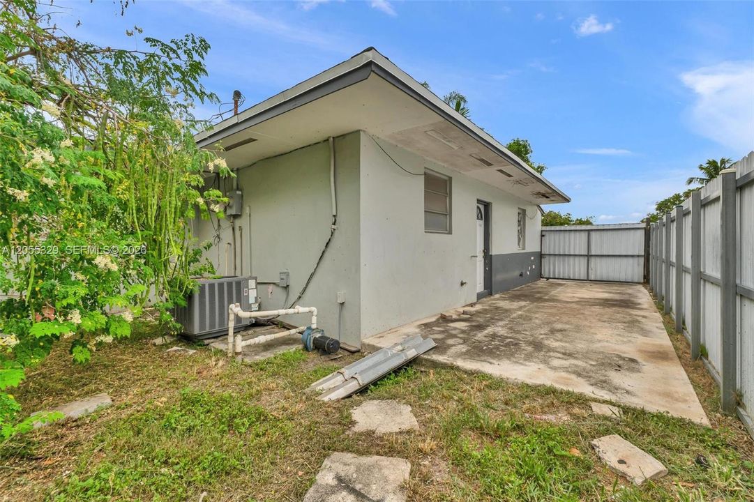 For Sale: $560,000 (3 beds, 2 baths, 1688 Square Feet)