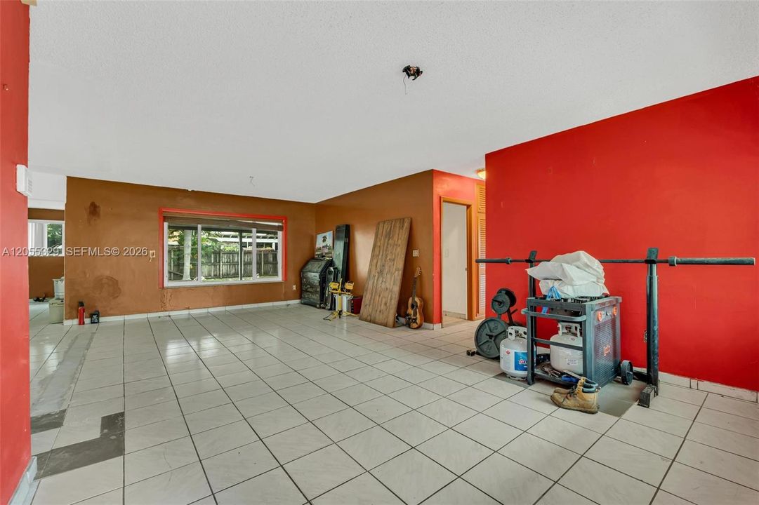 For Sale: $560,000 (3 beds, 2 baths, 1688 Square Feet)