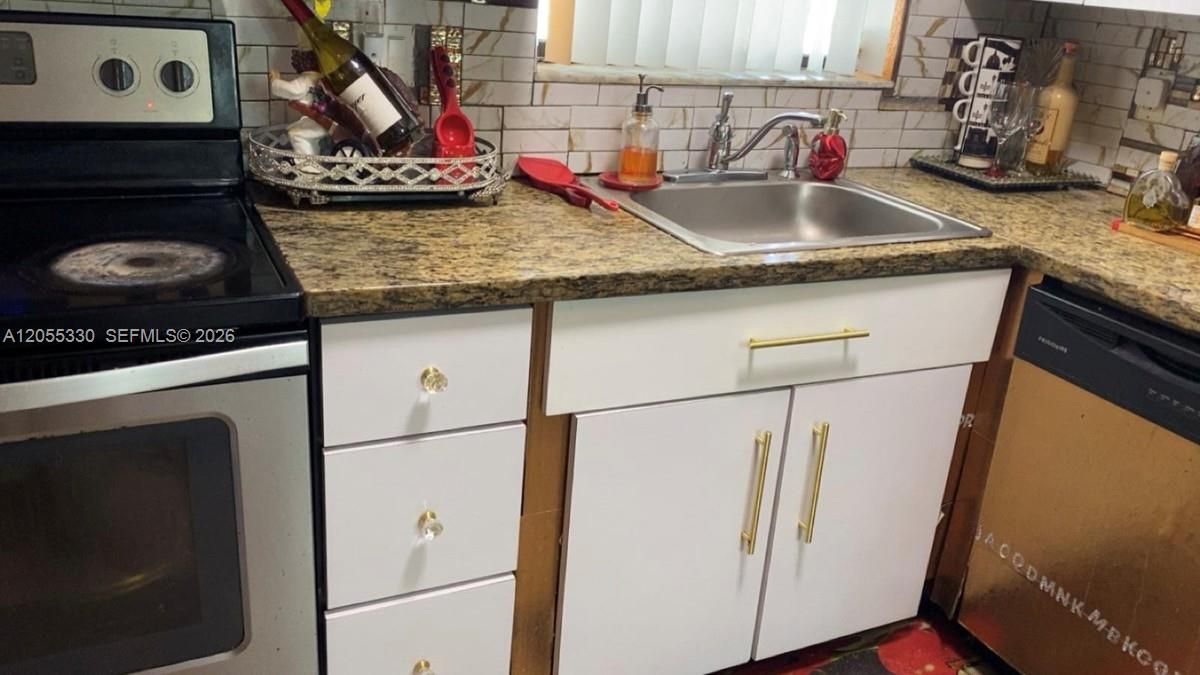 Activo con contrato: $359,000 (2 camas, 1 baños, 897 Pies cuadrados)