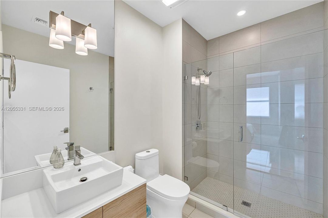 Active With Contract: $9,900 (3 beds, 3 baths, 1660 Square Feet)