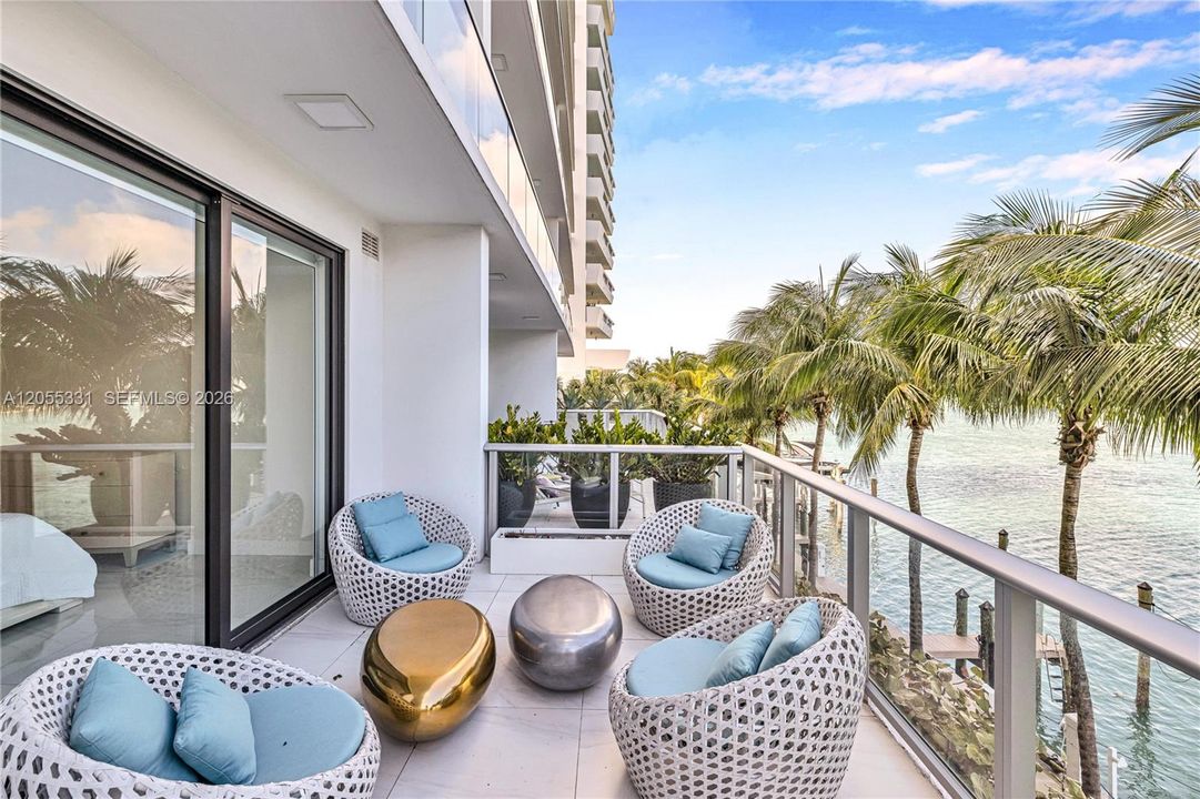 Active With Contract: $9,900 (3 beds, 3 baths, 1660 Square Feet)