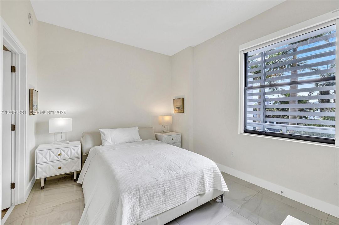 Active With Contract: $9,900 (3 beds, 3 baths, 1660 Square Feet)