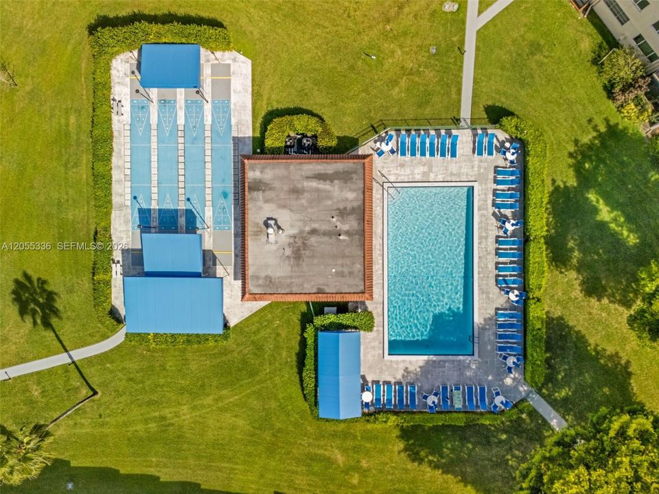 В аренду: $1,800 (2 спален, 2 ванн, 1170 Квадратных фут)