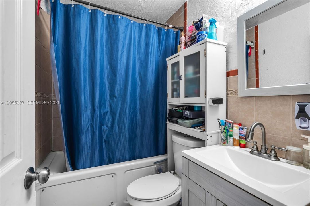 Под контрактом: $495,000 (4 спален, 2 ванн, 1410 Квадратных фут)
